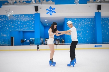 Check-in Sân Băng Royal City và Landmark 81 - Trải Nghiệm Cực Chill cho giới trẻ