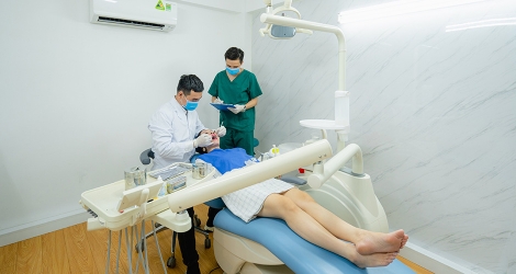 Bọc răng sứ thẫm mỹ - Răng toàn sứ Zirconia Đức tại Nha Khoa Nhật Linh