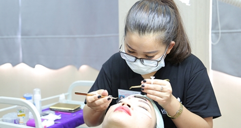 Khóa học Nối Mi cấp tốc tại Học Viện Đào Tạo Thẩm Mỹ Quốc Tế Vietbeauty