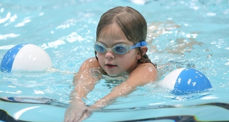 03 lượt bơi Trẻ em tại Bể bơi ngoài trời cao cấp IEC Residences