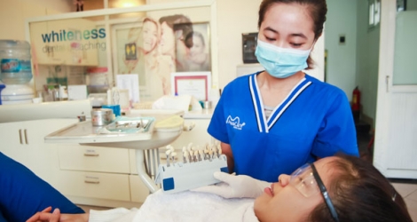 Làm răng sứ Titan Mỹ giá ưu đãi tại Nha khoa Aquacare