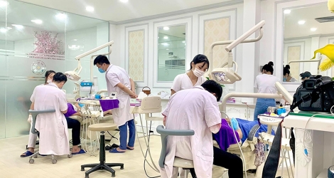Khám răng miệng tổng quát kết hợp lấy cao răng và đánh bóng răng tại Nha khoa thẩm mỹ Việt Đức