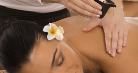 Massage trị liệu pháp hoặc Massage nến tại Sam Beauty & Spa