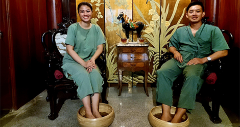 Massage toàn thân đá nóng 90 phút tại Peranakan Herbal Massage Center