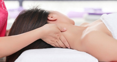Massage body kết hợp xông hơi và ngâm bồn thuốc bắc thư giãn cơ thể tại Ngọc Spa