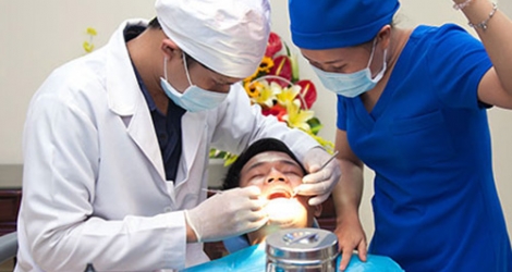 Tẩy trắng răng bằng đèn Plasma tại Hệ thống nha khoa Quốc tế KDA