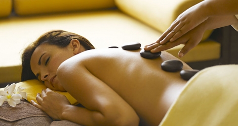 Massage body đá nóng tại Phụng Hoàng Spa