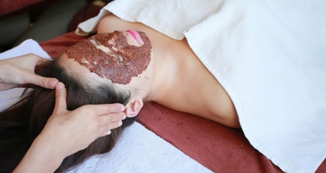 Điều trị mụn, trị thâm - Se khít lỗ chân lông - Đắp mặt nạ tảo Collagen tại Koi Café & Spa