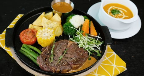 Bò bít tết - Phi lê sườn bò Úc áp chảo chuẩn Âu tại Tivoli Restaurant