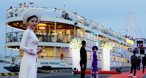 Tour du ngoạn sông Sài Gòn và set menu 05 món - Tàu 5 sao Saigon Princess