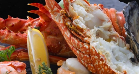Buffet BBQ tôm hùm, hải sản, hàu - Free flow bia Tiger, nước ngọt, nước suối tại Majestic Saigon
