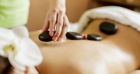 Massage body tinh dầu và Massage chân đá nóng tại Yến Mai Hair & Spa