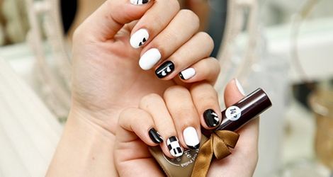 Combo Vip 6 bước - gội đầu, cắt da, tẩy chết, chà gót, úp móng, sơn gel tại Chang Nails