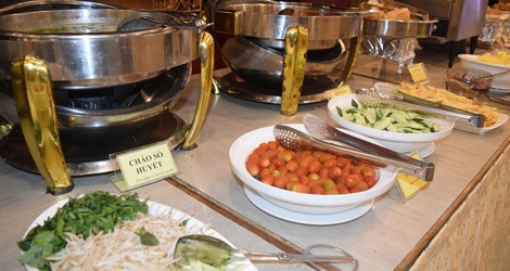 Flash sale - Buffet sáng gần 40 món cung cấp năng lượng cho ngày mới tại Nhà hàng Tiệc cưới Rạng Đông