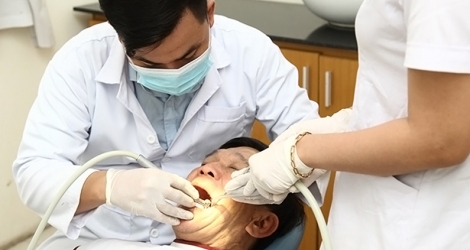 Cạo vôi răng, đánh bóng và trám răng tại Nha khoa Tân Quý