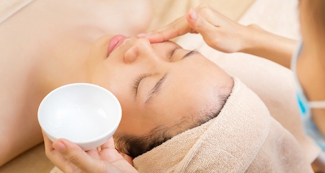 Chăm sóc da mặt bằng collagen tươi kết hợp massage cổ vai gáy tại Thanh Hiền Luxury