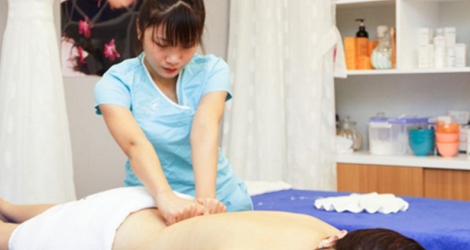 Massage body kèm xông hơi, tẩy da chết toàn thân tại Lux Clinic Spa