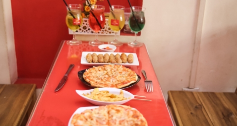 Thưởng thức Pizza, đồ ăn vặt, Mojito mát lạnh cho 04 người tại Cherry Food & Drink