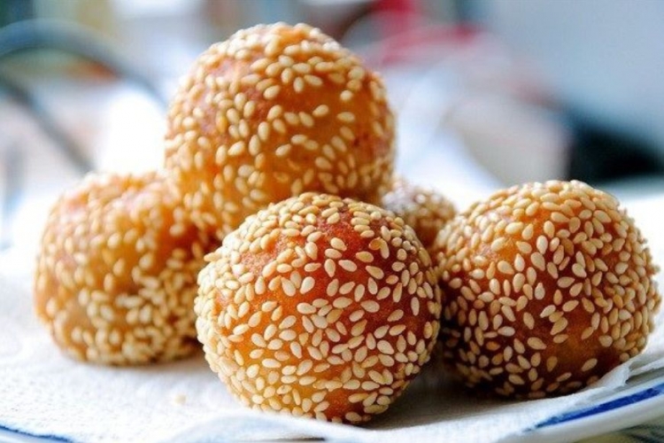 Bánh rán - Món ngon không thể bỏ qua khi đến Hà Nội