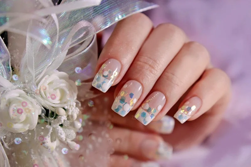 Mẫu Nail Ombre Và Kim Tuyến - Tinh Tế Và Hiện Đại Cho Ngày Tết