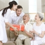 Gợi ý 6 cách chọn quà tặng cho người lớn tuổi