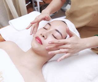 Chăm sóc da mặt, tư vấn kiểm tra da miễn phí với bác sĩ tại Kristina Clinic & Spa
