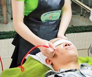 Đặc trị mụn Công nghệ ánh sáng sinh học tại Senta Beauty & Academy