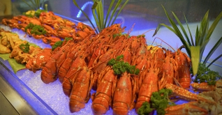 Buffet trưa T2 đến T6 hải sản tôm hùm và 100 món truyền thống tại Mermaid Restaurant La Vela 5 sao