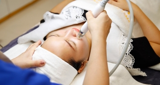 Thay da sinh học làm đẹp tái tạo da tại HM Smile Spa