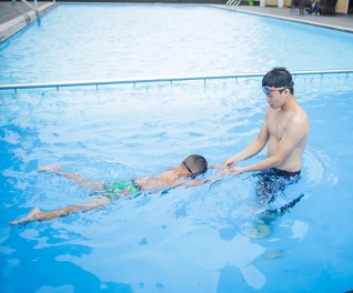 Vé bơi 30 lượt tháng tại Bể bơi cao cấp ngoài trời The Light dành cho trẻ em