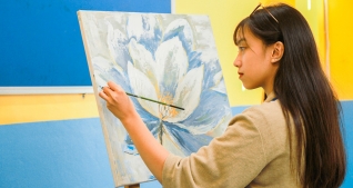 Lớp dạy vẽ cho người lớn tại Art Tree
