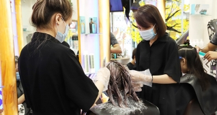 Combo uốn hoặc duỗi hoặc nhuộm hoặc phục hồi Keratin hoặc bấm tóc  tại Hair Salon Hoàng Phú