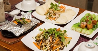 Combo thuần chay hấp dẫn cho 2-3 người tại Hệ thống nhà hàng chay Bà Xã