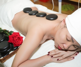 Massage body tinh dầu thiên nhiên tại Rita Spa & Beauty