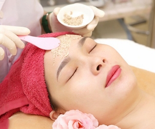 Chọn 01 trong 04 dịch vụ đặc biệt Massage, trị mụn tại Dream Palace Spa