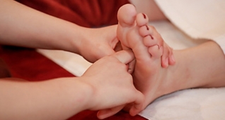 Dịch vụ Foot spa và massage chân tại An Thư The Premium Spa