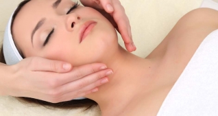 Trị liệu massage kết hợp phun oxy tại Snow White Spa