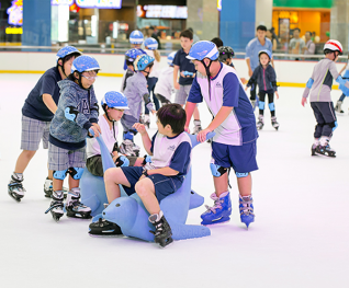 Vé trượt băng trẻ em tại Sân trượt băng Vincom Royal City (Đã bao gồm giày trượt)