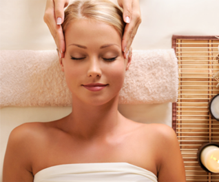 Chăm sóc da chuyên sâu - Massage cổ, vai, gáy, tay tại Gemma Spa