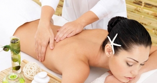 Massage body tinh dầu kết hợp đả thông kinh lạc tại Thanh Mai Spa