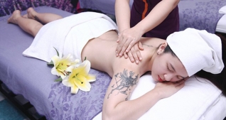 Massage body kết hợp đắp mặt nạ trẻ hóa sáng da tại Spa Đất Sét