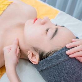 Massage trị liệu cổ vai gáy tại Ginseng Gold Spa