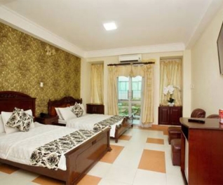Phòng Deluxe Balcony 2N1Đ dành cho 02 khách - Khách sạn Quỳnh Kim TP. Hồ Chí Minh
