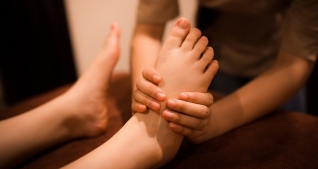 Massage chân và ngâm chân đào thải độc tố tại Green Concept 05 sao
