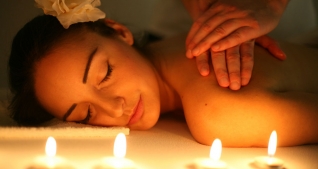 Massage Body Thụy Điển hoặc Massage Chân hoặc Massage mặt với serum trắng da tại RenDez Vous By Charm Spa