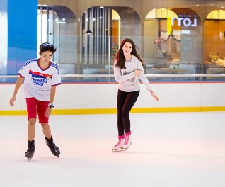 Vé trượt băng tại Sân trượt băng Vincom Ice Rink Royal City - Áp dụng cả tuần