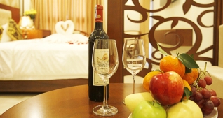 Honeymoon package 3N2D - Nghỉ tại Phòng Suite - Khách sạn Hùng Anh Đà Nẵng - Bao gồm đón sân bay