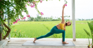 30 ngày khóa tập luyện Yoga cổ vai gáy online tại Yoga by Sophie