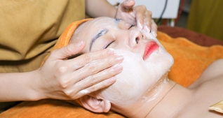 Combo chăm sóc da mặt, điều trị mụn chuyên sâu tại Trúc Spa
