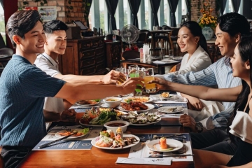 Review chi tiết nhà hàng buffet sang trọng bậc nhất phía Tây Hà Nội